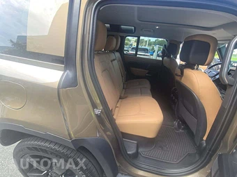 2026 Land Rover Defender 110 S - miniatura 13