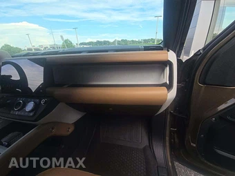 2026 Land Rover Defender 110 S - miniatura 16