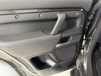 2026 Land Rover Defender 110 X-Dynamic SE - miniatura 22