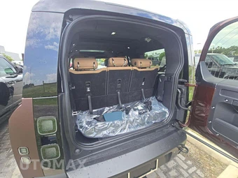 2026 Land Rover Defender 130 X-Dynamic SE – miniatura 12