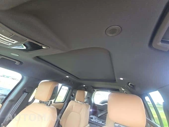 2026 Land Rover Defender 130 X-Dynamic SE – miniatura 8