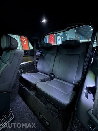 2026 Land Rover Range Rover SE LWB w/7-Passenger Seating - miniatura 16