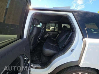 2026 Land Rover Range Rover SE – miniatura 10