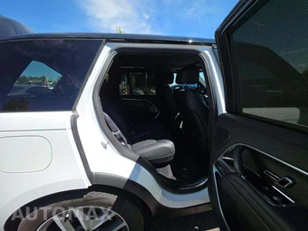 2026 Land Rover Range Rover SE – miniatura 13