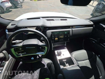 2026 Land Rover Range Rover SE – miniatura 7