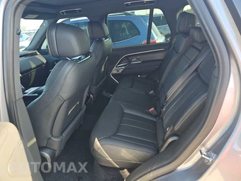 2026 Land Rover Range Rover SE – miniatura 13