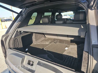 2026 Land Rover Range Rover SE – miniatura 16