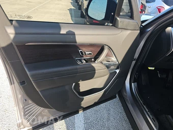 2026 Land Rover Range Rover SE – miniatura 9