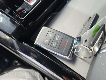 2026 Land Rover Range Rover Sport SE - miniatura 8
