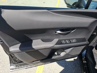 2026 Lexus UX 300h - miniatura 9
