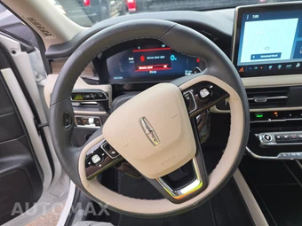 2026 Lincoln Corsair Plug-In Hybrid Grand Touring - miniatura 10