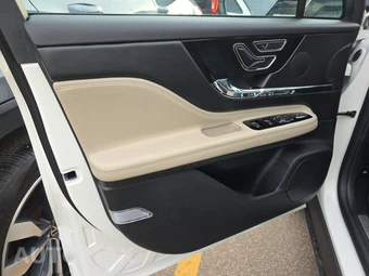 2026 Lincoln Corsair Plug-In Hybrid Grand Touring - miniatura 9