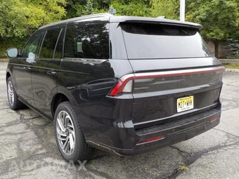 2026 Lincoln Navigator Reserve - miniatura 5