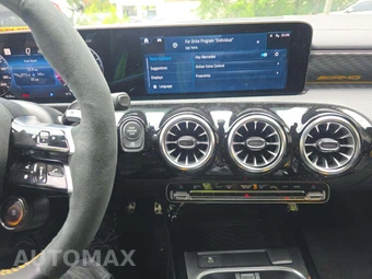 2026 Mercedes-Benz AMG CLA 45 4MATIC - miniatura 10