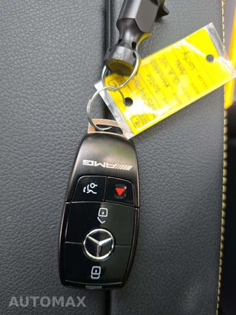 2026 Mercedes-Benz AMG CLA 45 4MATIC - miniatura 8