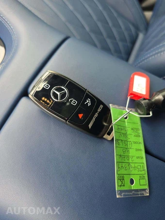 2026 Mercedes-Benz AMG GLS 63 4MATIC+ - miniatura 8