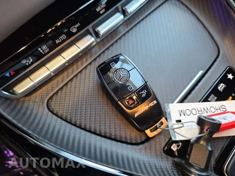 2026 Mercedes-Benz AMG GT 63 4MATIC+ Hatchback – miniatura 8