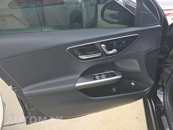 2026 Mercedes-Benz C 300 - miniatura 9
