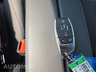 2026 Mercedes-Benz GLB 250 4MATIC – miniatura 8