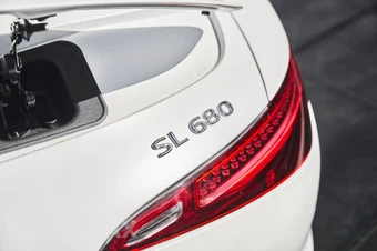 2026 Mercedes-Benz Maybach SL 680 Monogram Series - miniatura 17