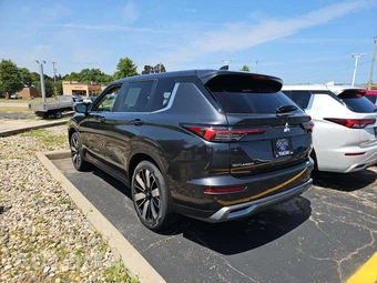 2026 Mitsubishi Outlander SE - miniatura 2