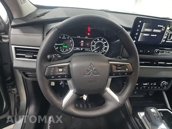 2026 Mitsubishi Outlander SE - miniatura 10