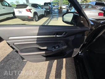 2026 Nissan Altima SR – miniatura 9