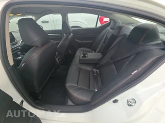 2026 Nissan Altima SR – miniatura 13