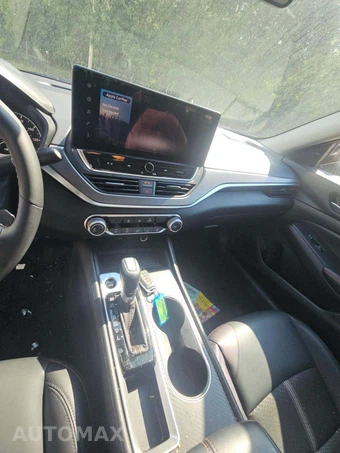 2026 Nissan Altima SR - miniatura 10