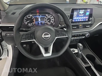 2026 Nissan Altima SV – miniatura 8