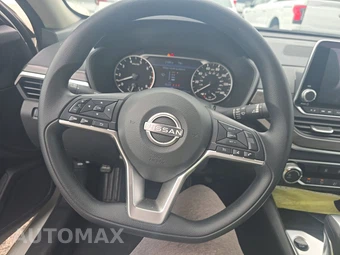 2026 Nissan Altima SV - miniatura 10