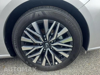 2026 Nissan Altima SV - miniatura 9