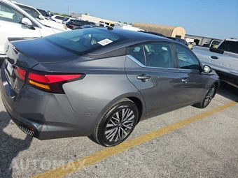 2026 Nissan Altima SV – miniatura 4