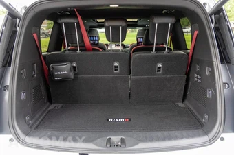2026 Nissan Armada NISMO - miniatura 11