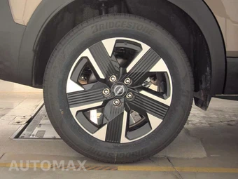 2026 Nissan Kicks SV – miniatura 11