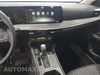 2026 Nissan Kicks SV – miniatura 11
