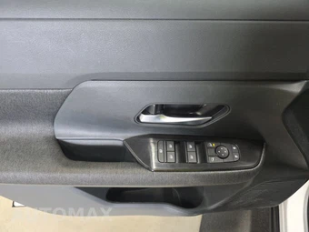 2026 Nissan Kicks SV – miniatura 9