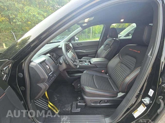 2026 Nissan Pathfinder Rock Creek – miniatura 3