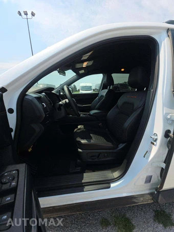 2026 Nissan Pathfinder Rock Creek – miniatura 3