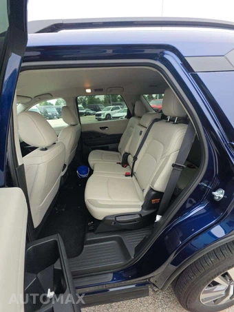 2026 Nissan Pathfinder SL - miniatura 10