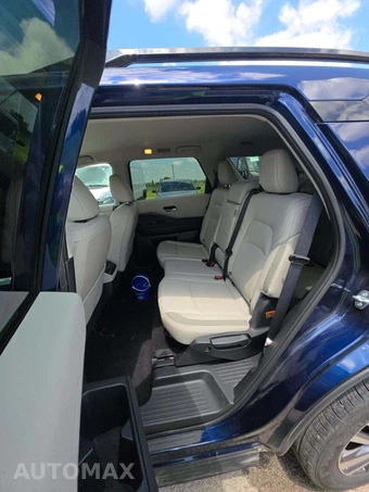 2026 Nissan Pathfinder SL – miniatura 10