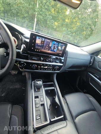 2026 Nissan Pathfinder SL - miniatura 10