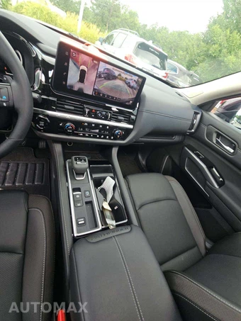 2026 Nissan Pathfinder SL – miniatura 10