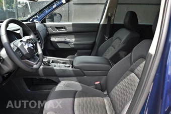 2026 Nissan Pathfinder SV - miniatura 8