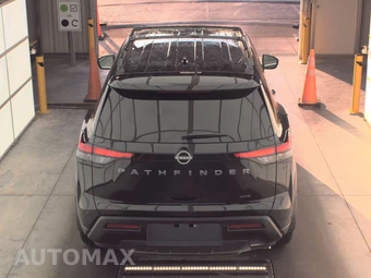 2026 Nissan Pathfinder SV – miniatura 5