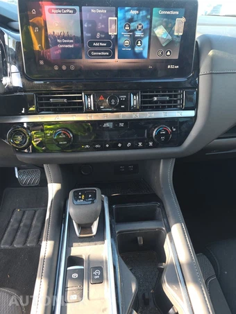 2026 Nissan Pathfinder SV – miniatura 11