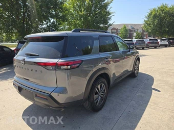 2026 Nissan Pathfinder SV – miniatura 3