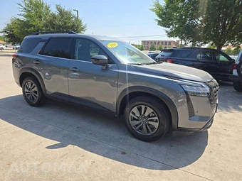 2026 Nissan Pathfinder SV – miniatura 4