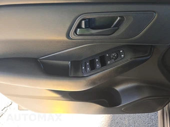 2026 Nissan Rogue S – miniatura 9