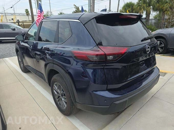 2026 Nissan Rogue SV – miniatura 2